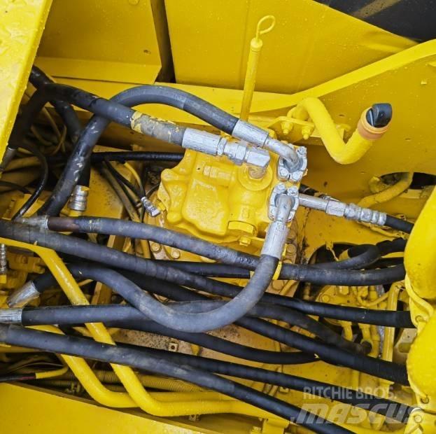 Komatsu PC220-8 Escavatori cingolati