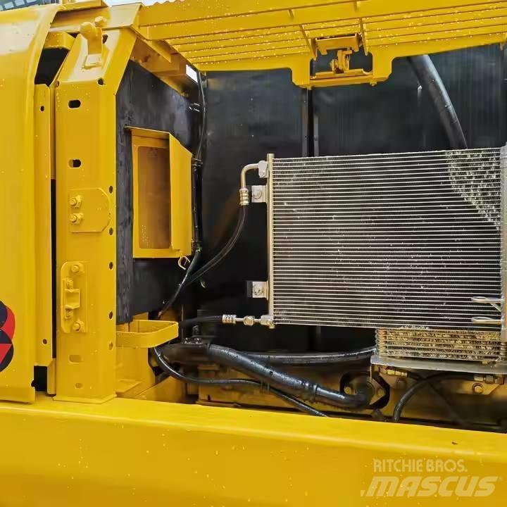 Komatsu PC220-8 Escavatori cingolati