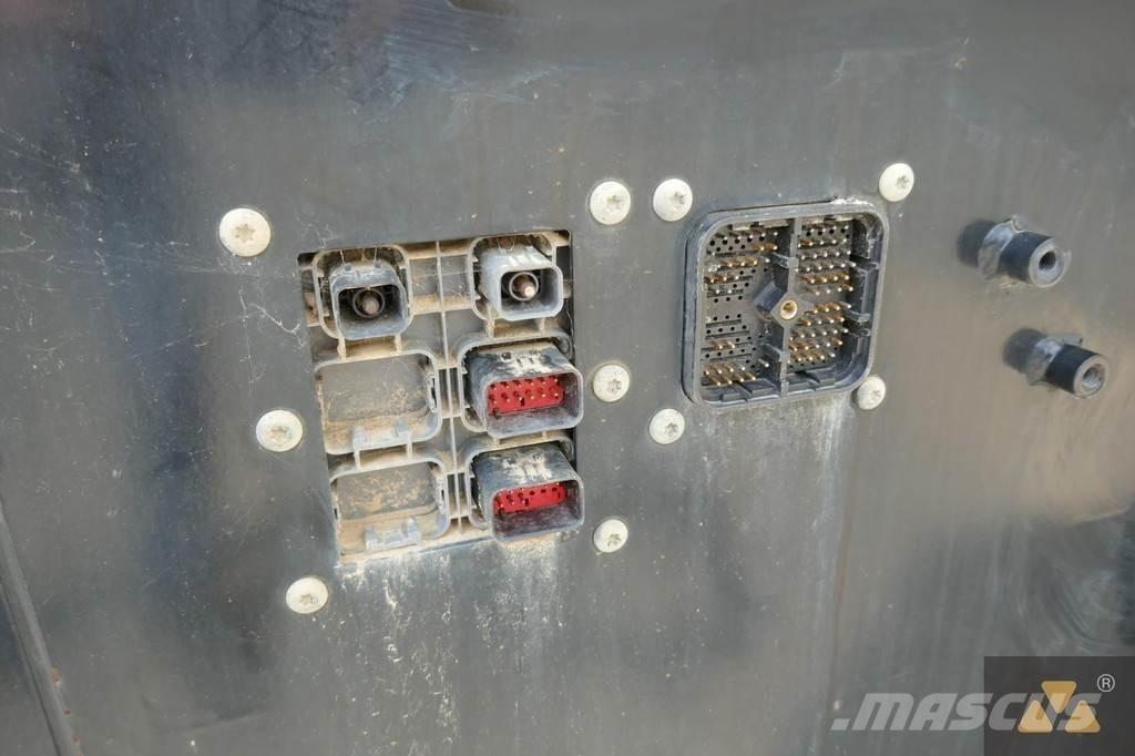 CAT 352F Cab Cabine e interni