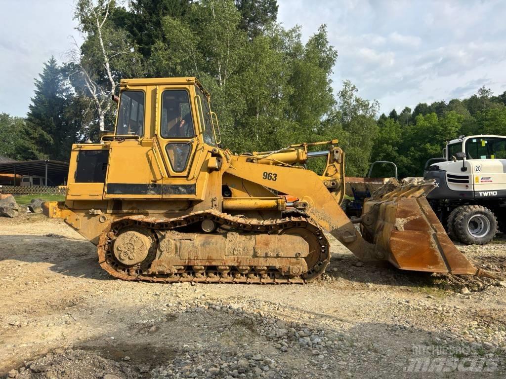 CAT 963 Pale cingolate