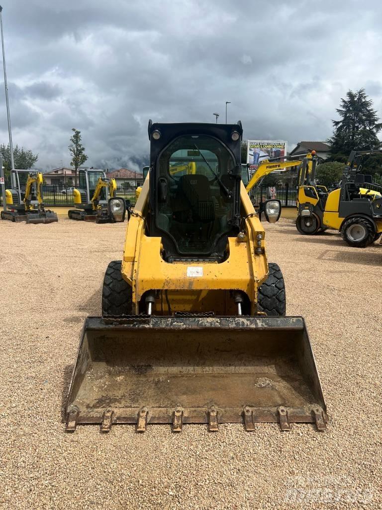 CAT 262 D Mini Pale Gommate