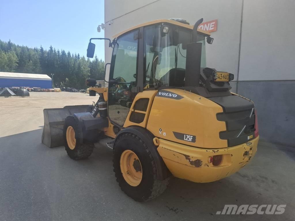 Volvo L 25 F-P Pale gommate