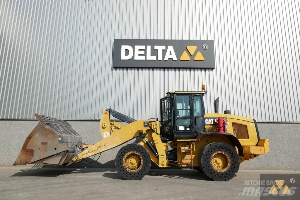 CAT 938M Pale gommate