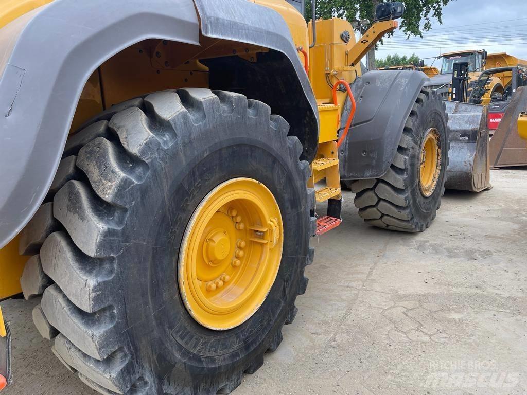 Volvo L 120 H Pale gommate
