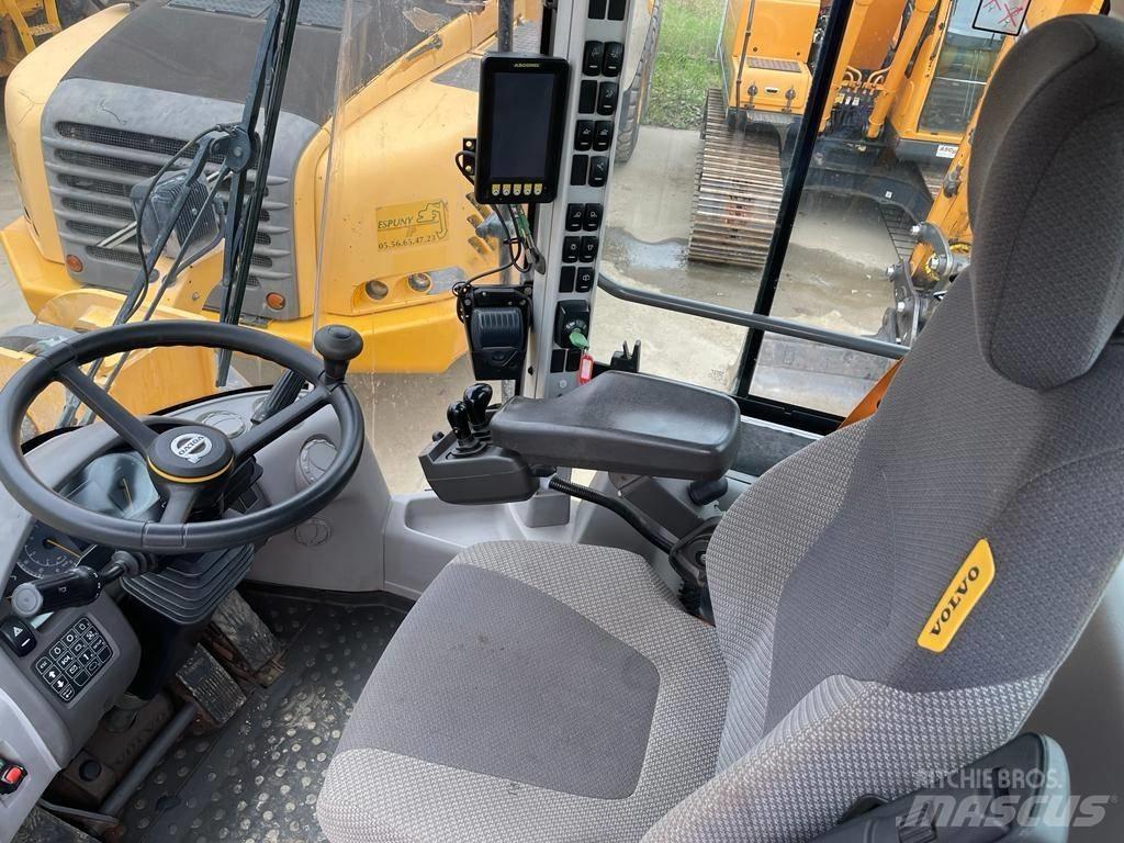 Volvo L 120 H Pale gommate