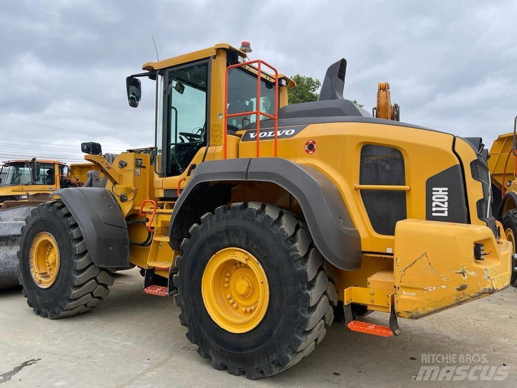 Volvo L 120 H Pale gommate