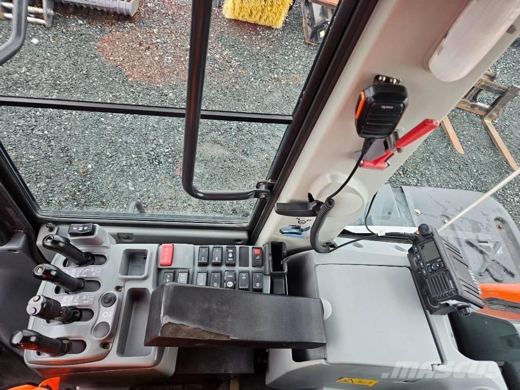 Hitachi ZW 180-6 Pale gommate