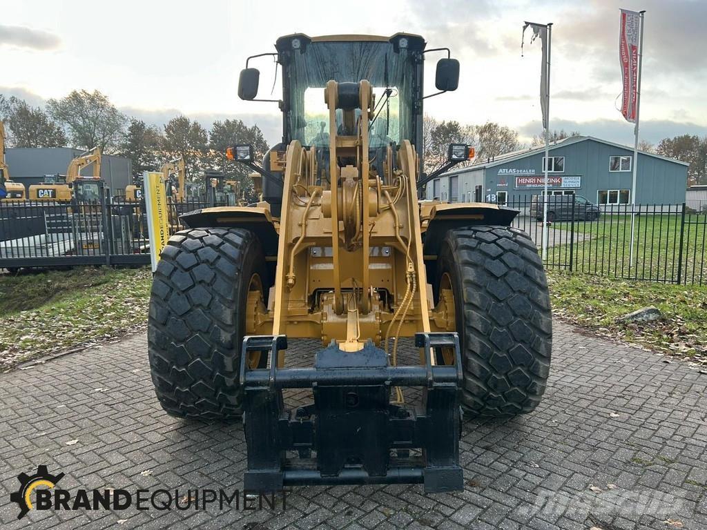 CAT 938K Pale gommate