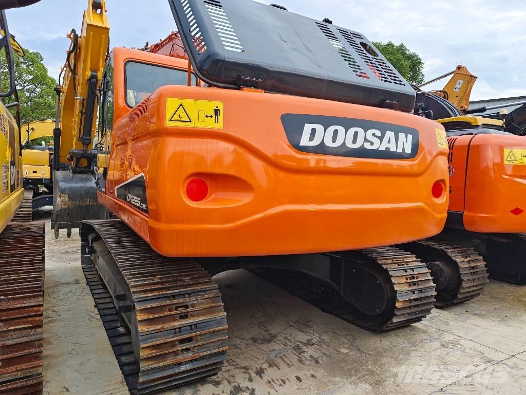 Doosan DX225LC-9C Escavatori cingolati