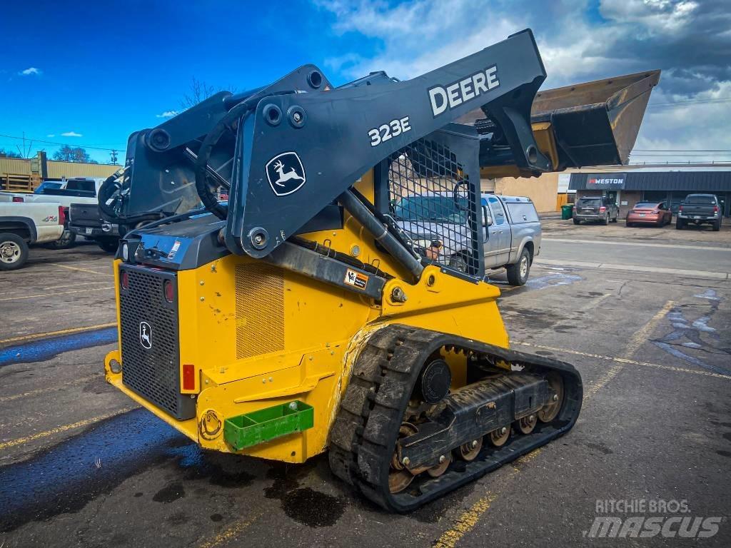 John Deere 323 E Mini Pale Gommate