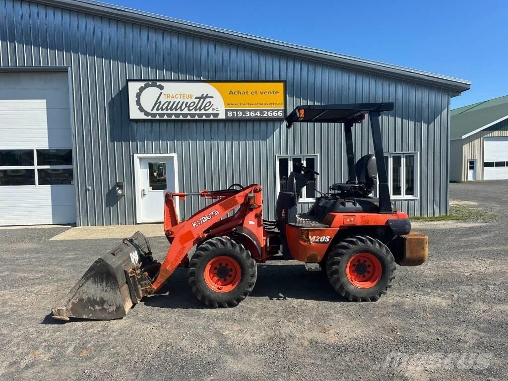 Kubota R 420 S Pale gommate