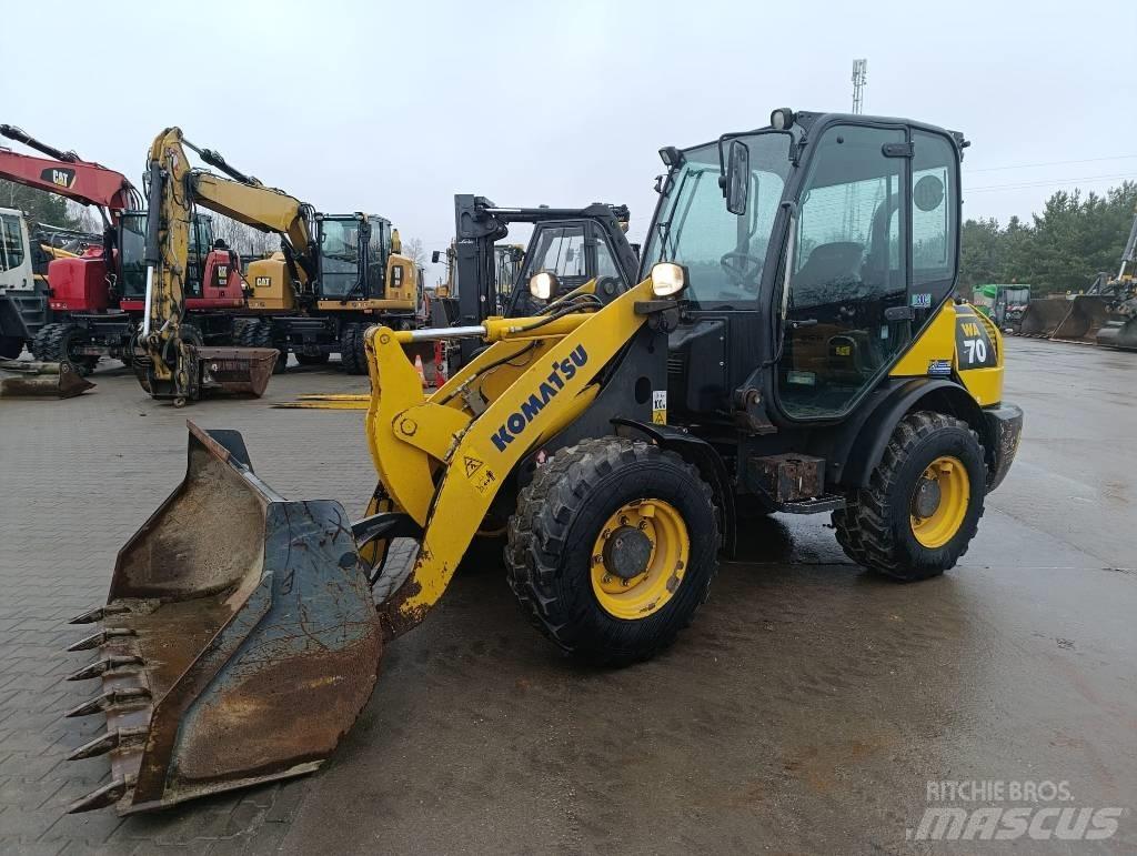 Komatsu WA70-7 Pale gommate