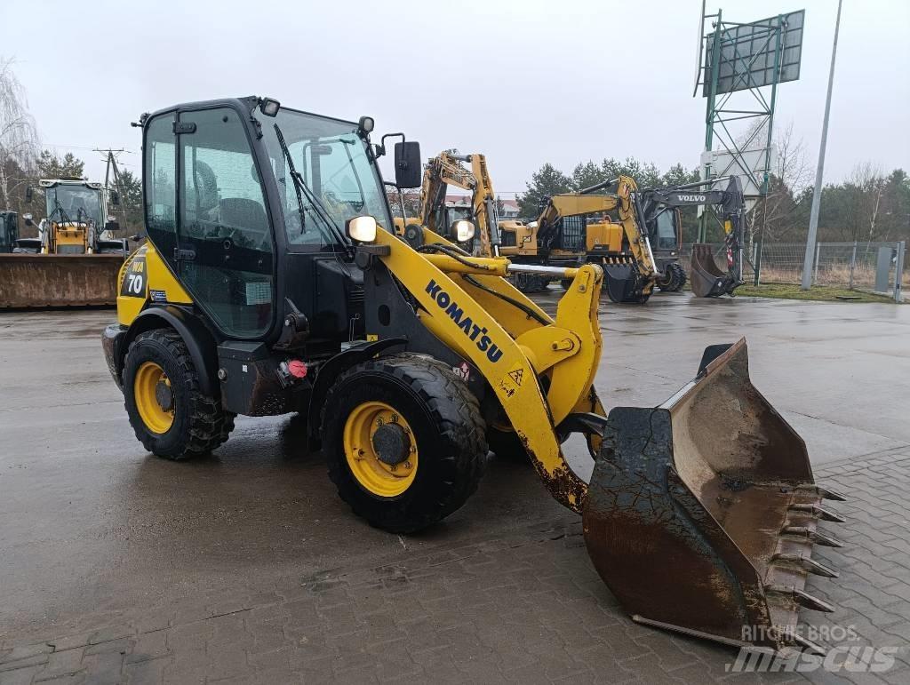 Komatsu WA70-7 Pale gommate