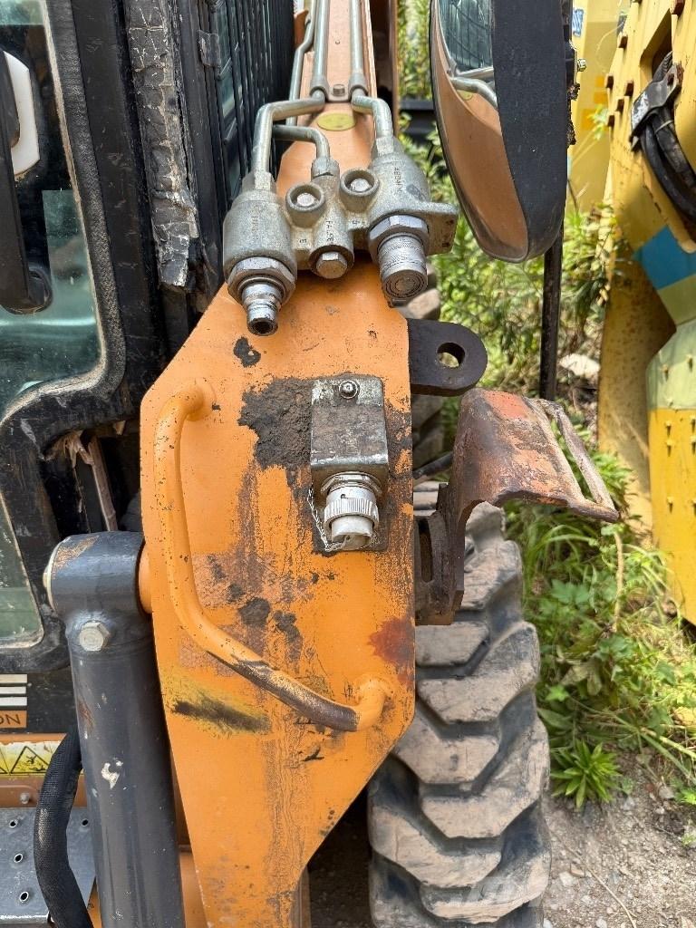 CASE SR 175 Mini Pale Gommate