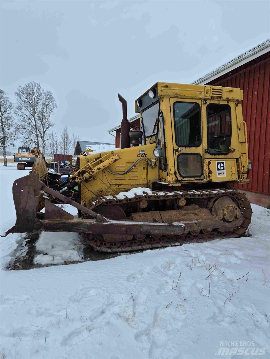 CAT D4E Dozer cingolati