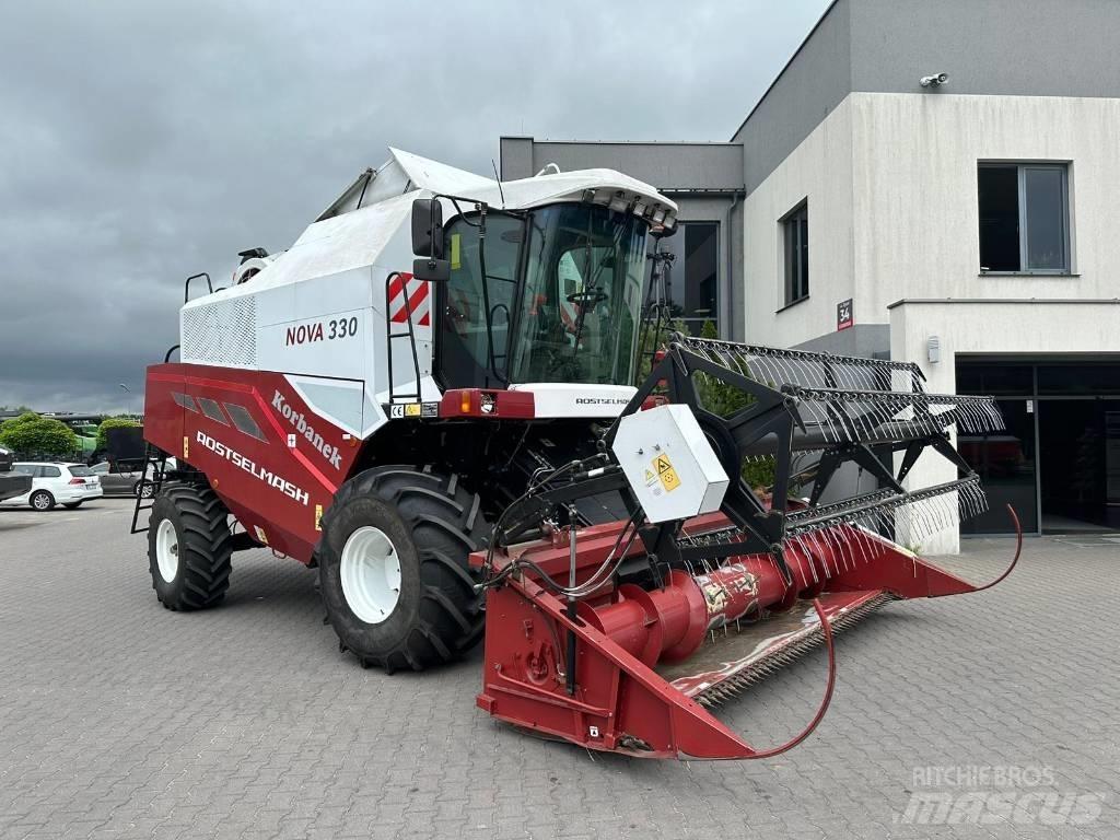 Rostselmash Nova330 Mietitrebbiatrici