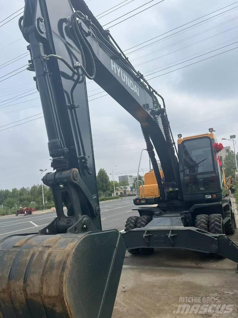 Hyundai 210WVS Escavatori gommati