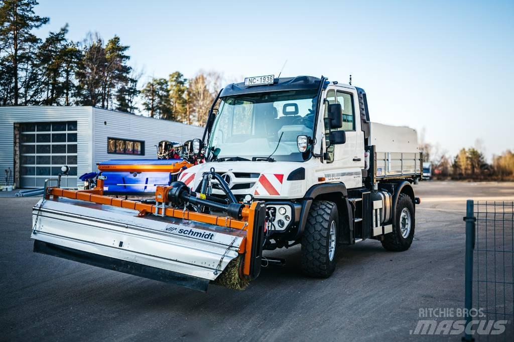 Unimog U 318 Autocarro spazzatrice