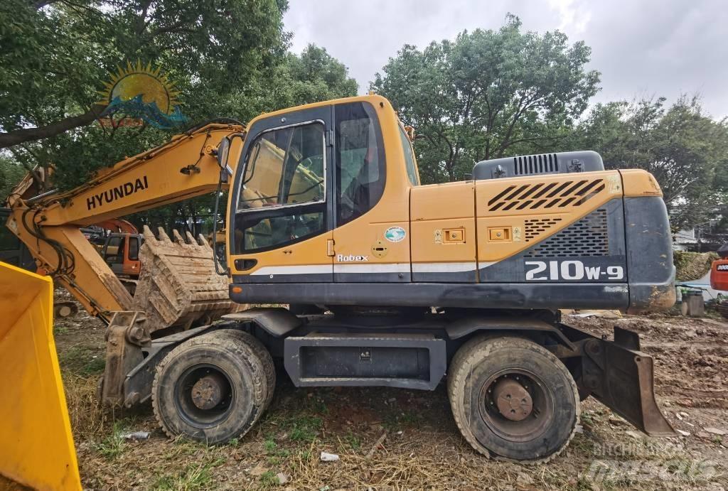 Hyundai R210W-9 Escavatori gommati