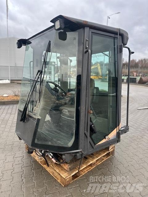 CASE 721 F USED CAB Cabine e interni