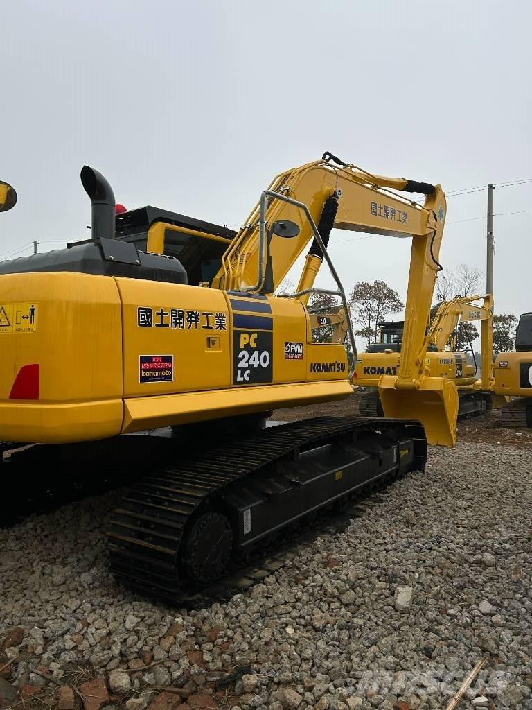 Komatsu 240-8 Escavatori cingolati