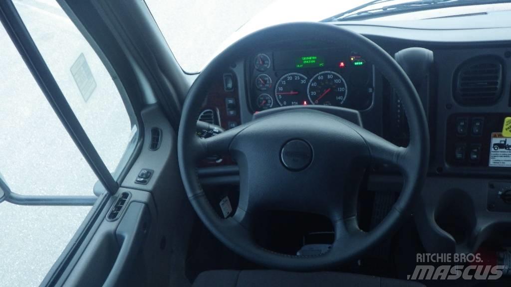 Freightliner M2 106 Autocabinati
