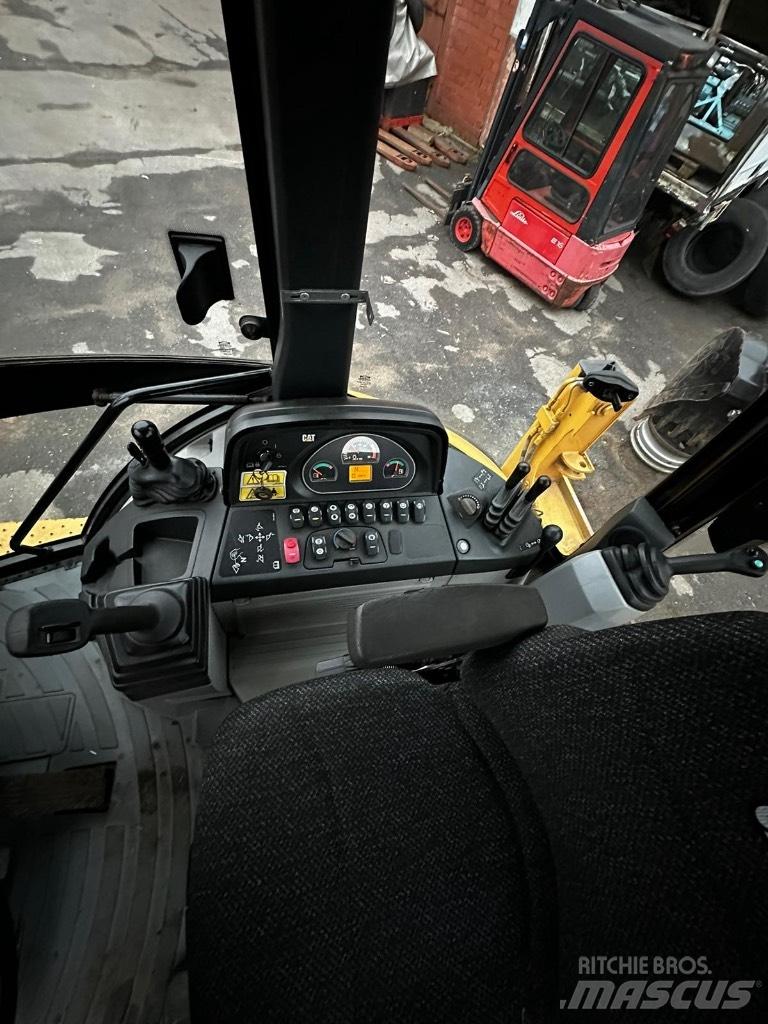 CAT 444F Terne