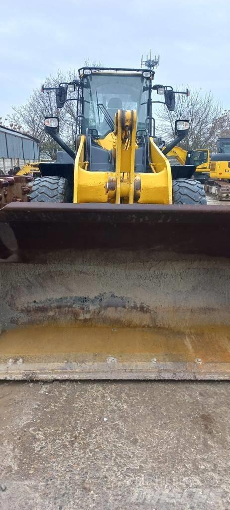 Komatsu WA 320 Pale gommate