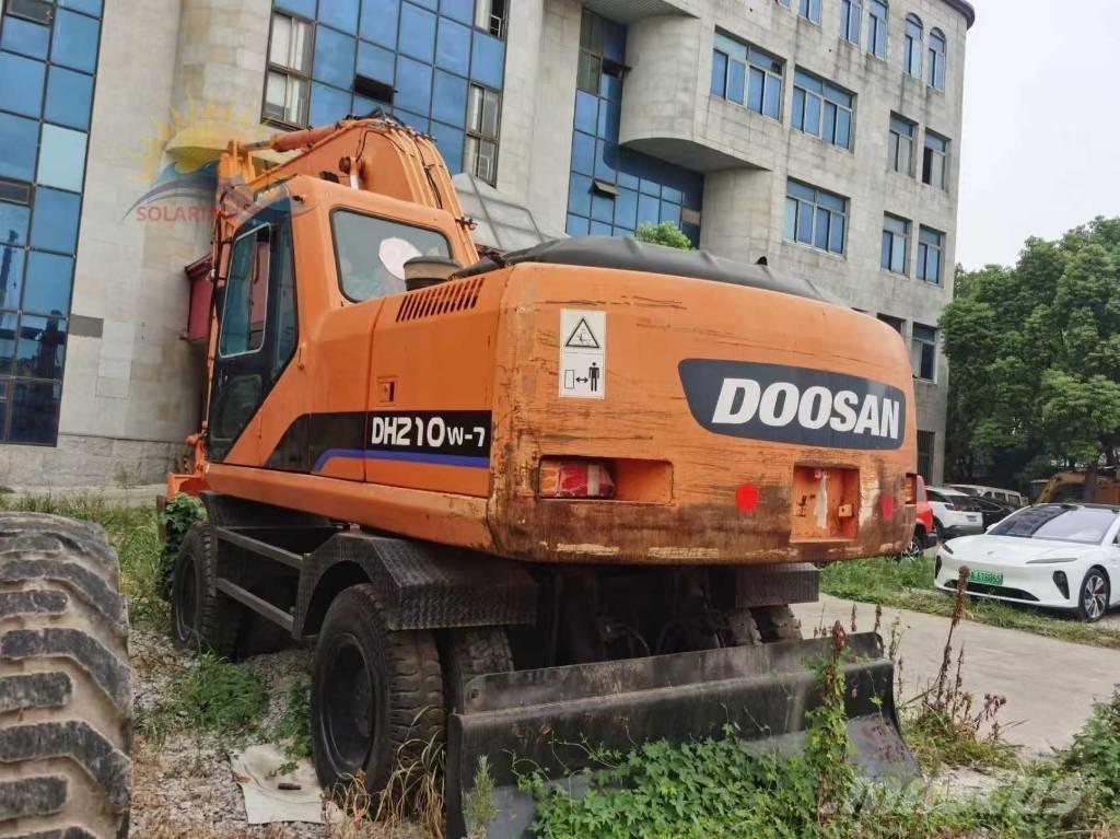 Doosan DH 210 W-7 Escavatori gommati