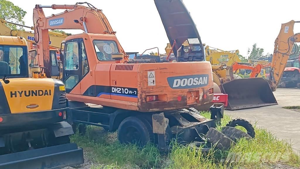 Doosan DH 210 W-7 Escavatori gommati