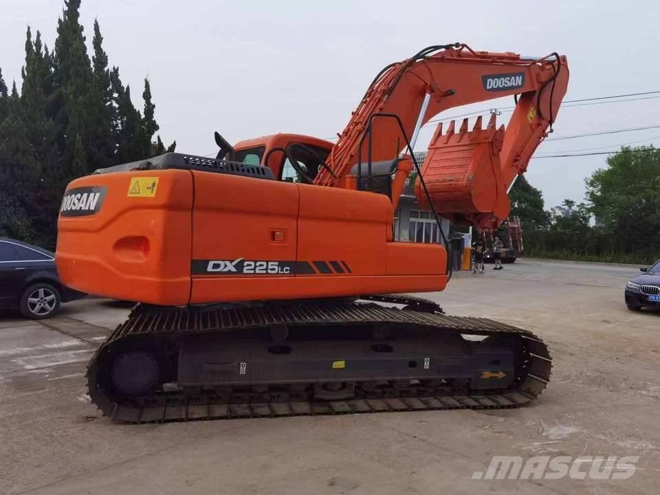 Doosan dx225 Escavatori cingolati