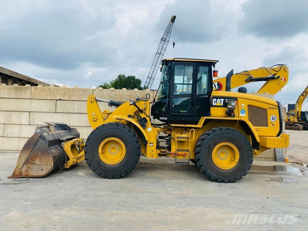 CAT 926m Pale gommate