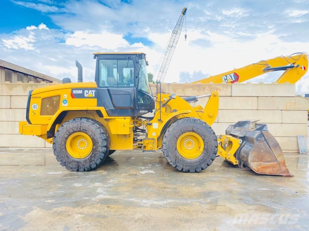 CAT 926m Pale gommate