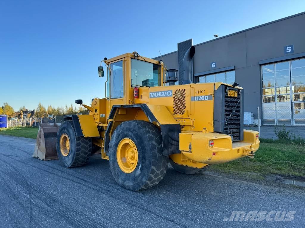 Volvo L 120 D Pale gommate