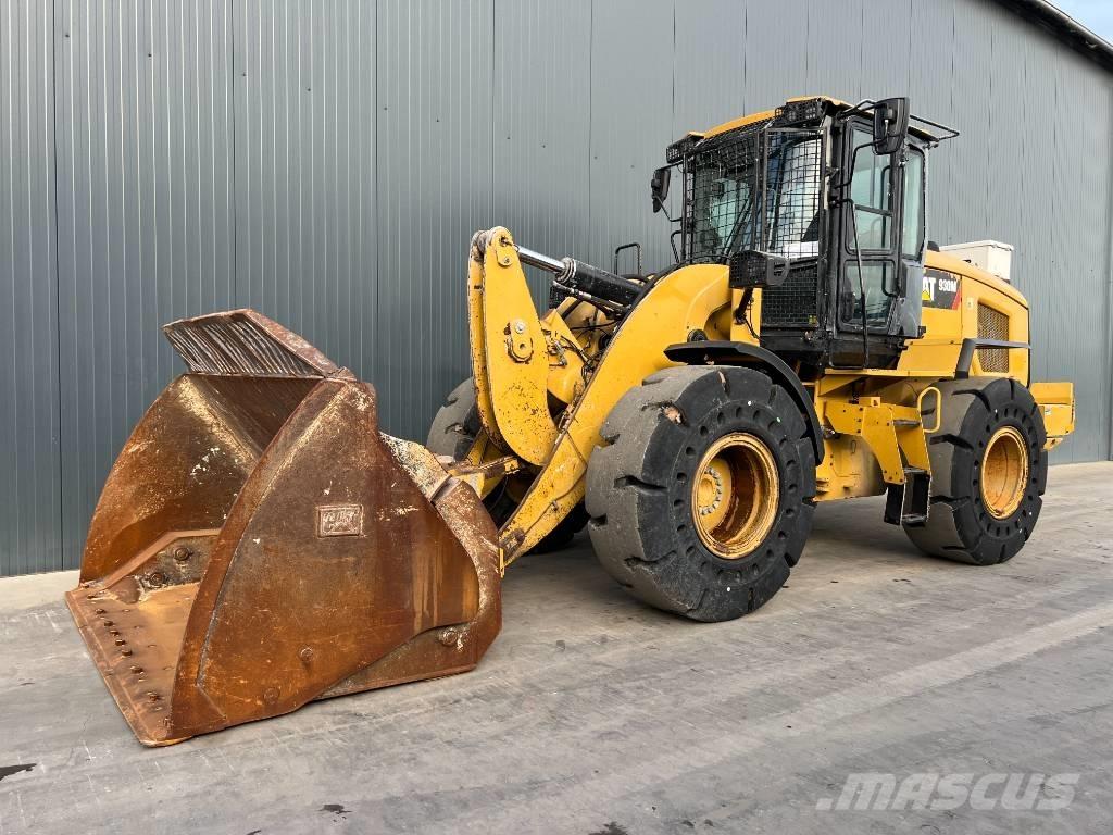 CAT 930M Pale gommate