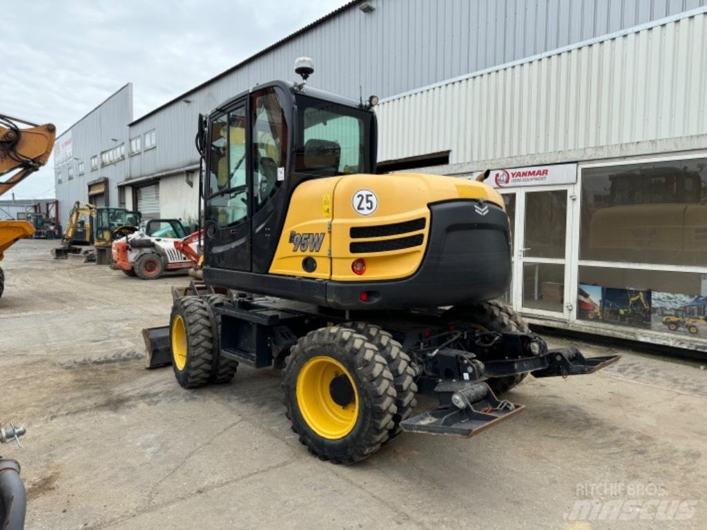 Yanmar B95W (40744) Escavatori gommati