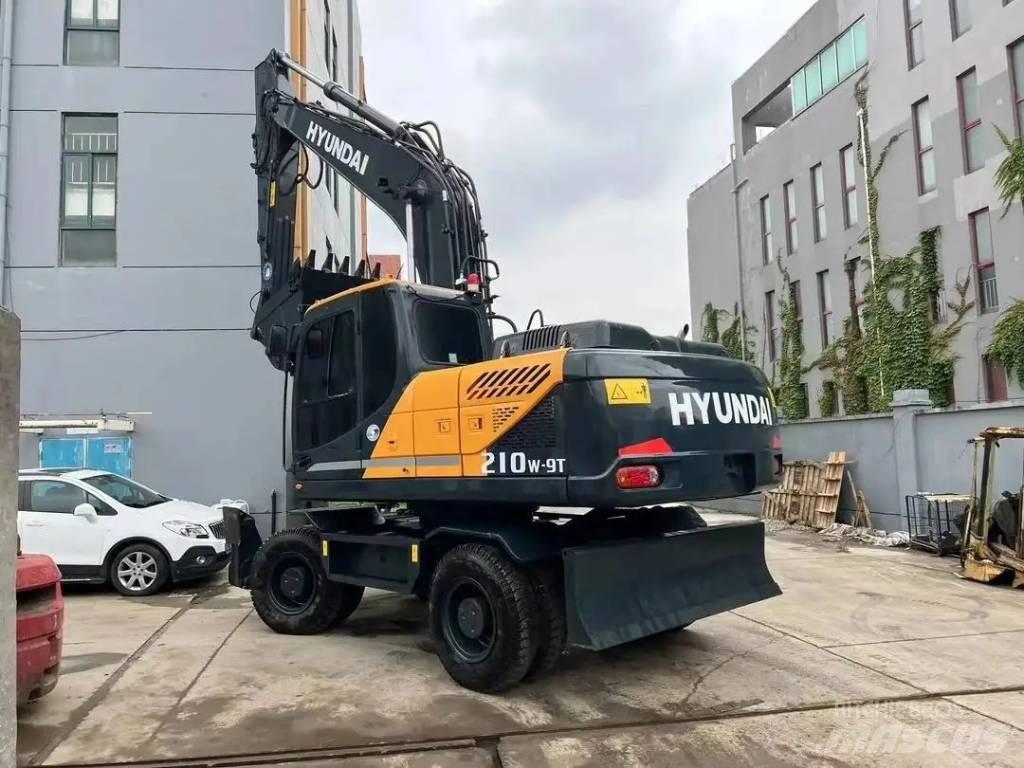 Hyundai R210W-9 Escavatori gommati