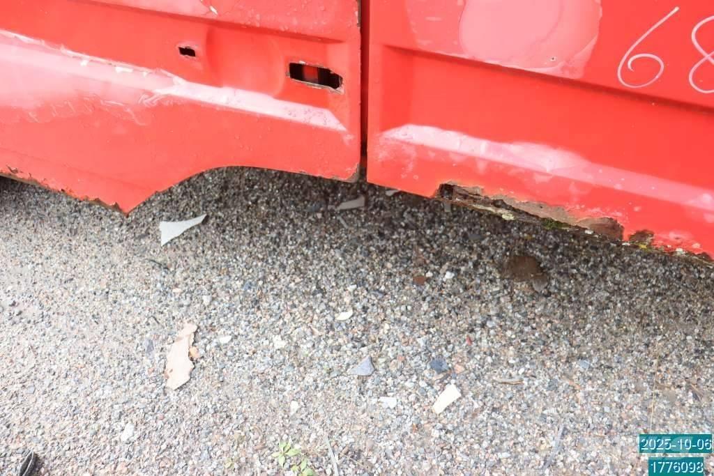 Scania P 82 M Cabine e interni