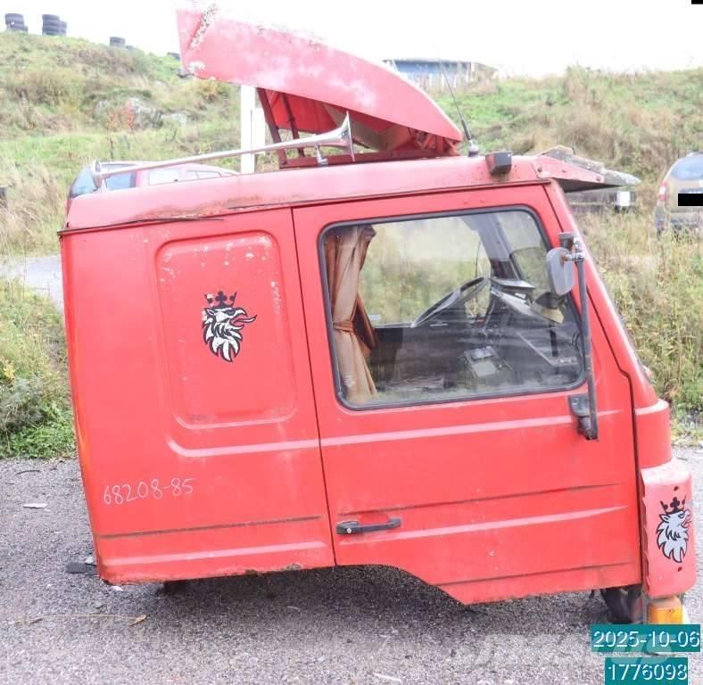 Scania P 82 M Cabine e interni