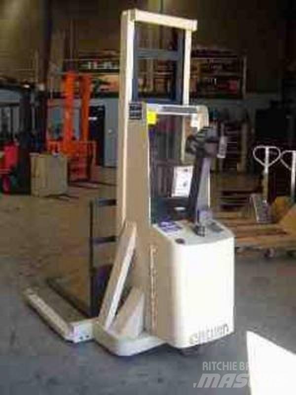 Crown 20MT110A Transpallet uomo a terra