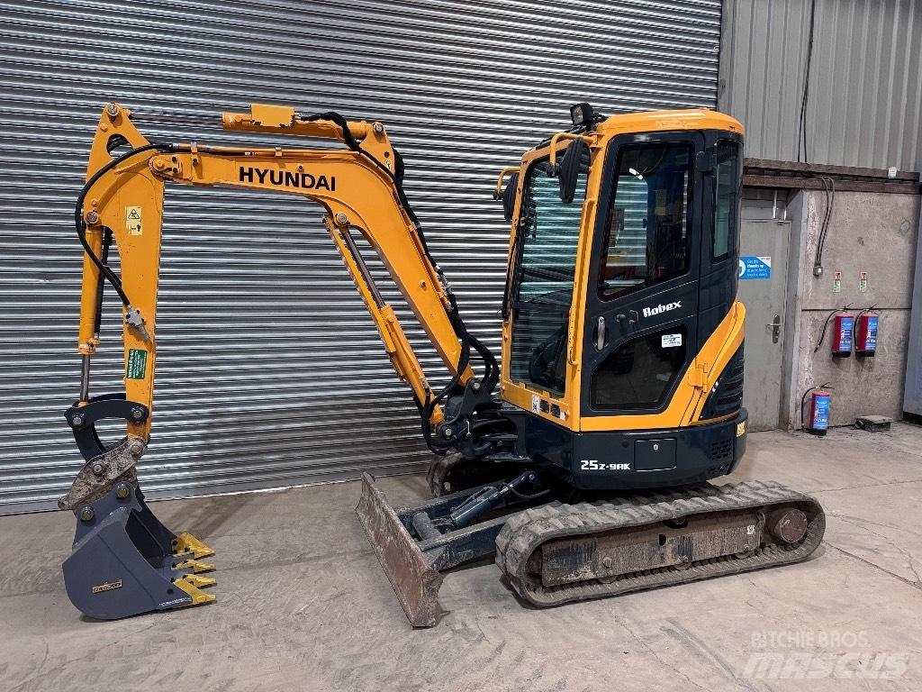 Hyundai R25Z-9 AK Miniescavatori
