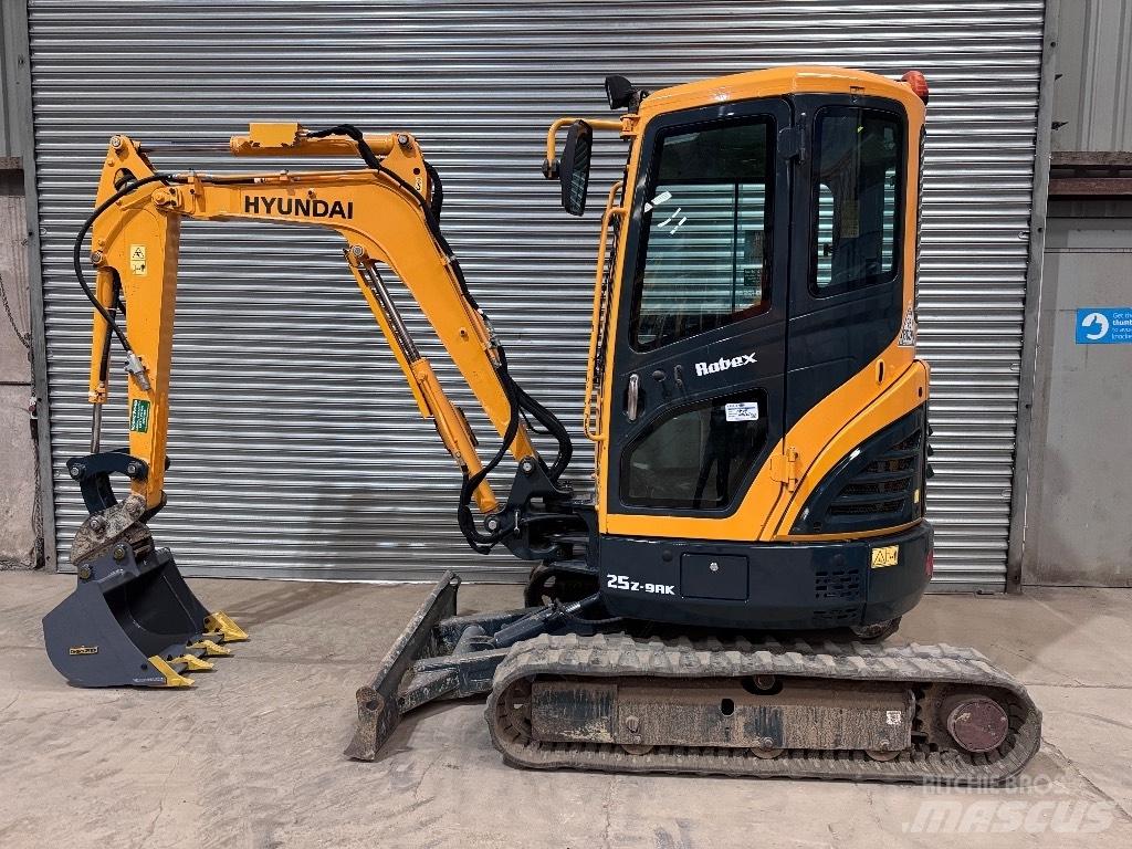 Hyundai R25Z-9 AK Miniescavatori