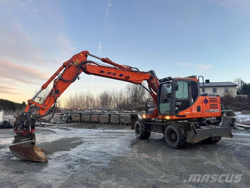 Doosan DX 140 W Escavatori gommati
