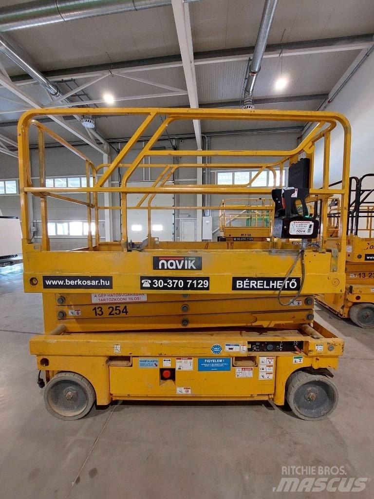 Haulotte Compact 10 Piattaforme a pantografo