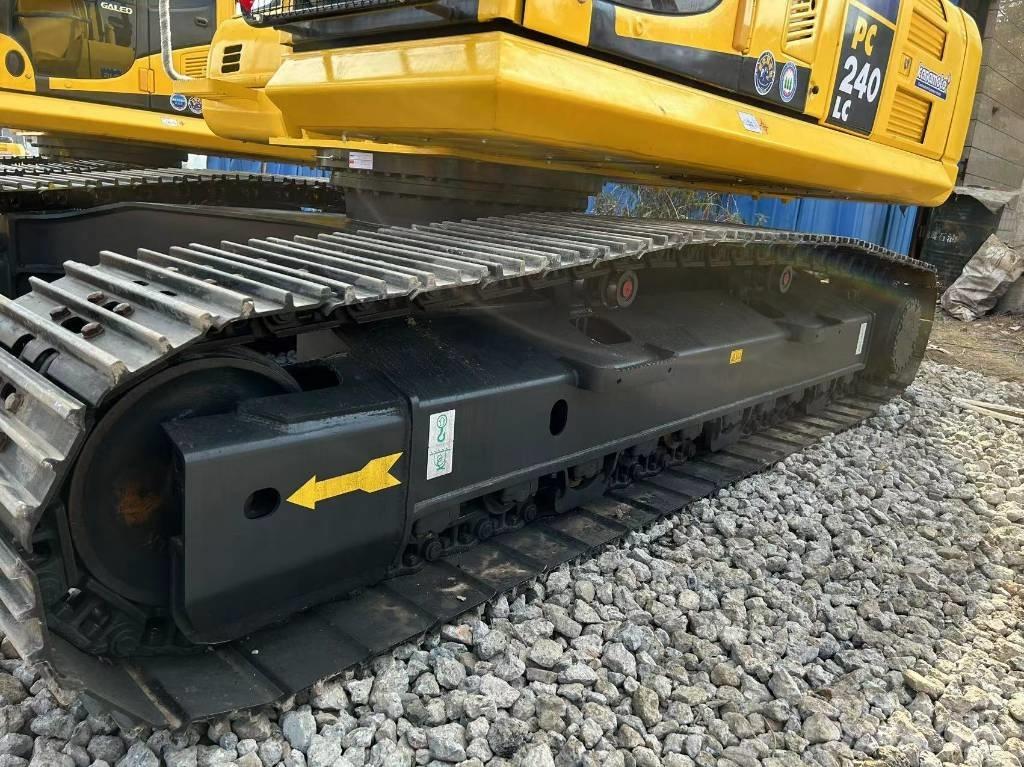 Komatsu 240-8 Escavatori cingolati