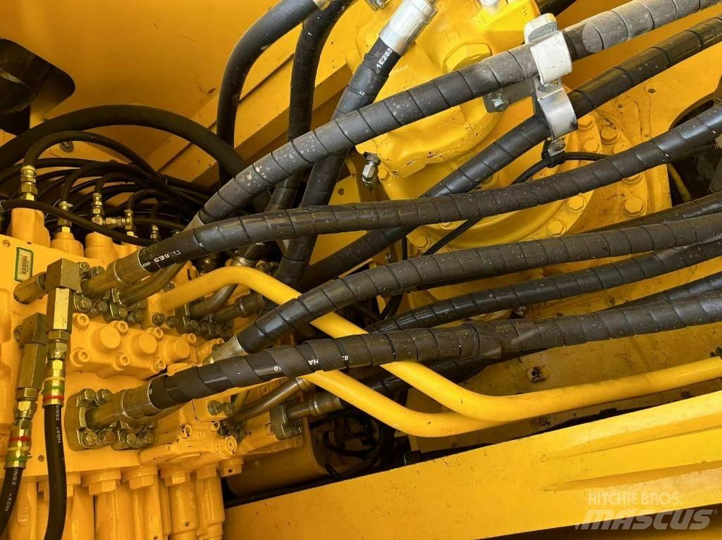 Komatsu 240-8 Escavatori cingolati