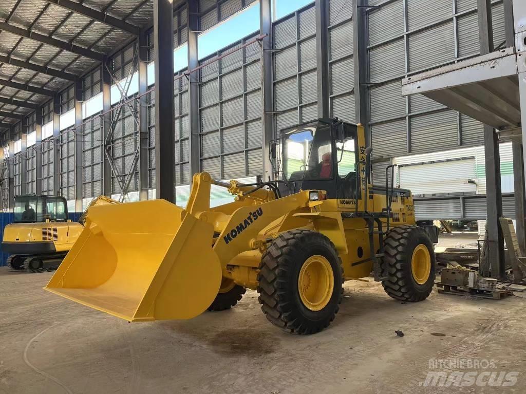 Komatsu WA 320-3 Pale gommate