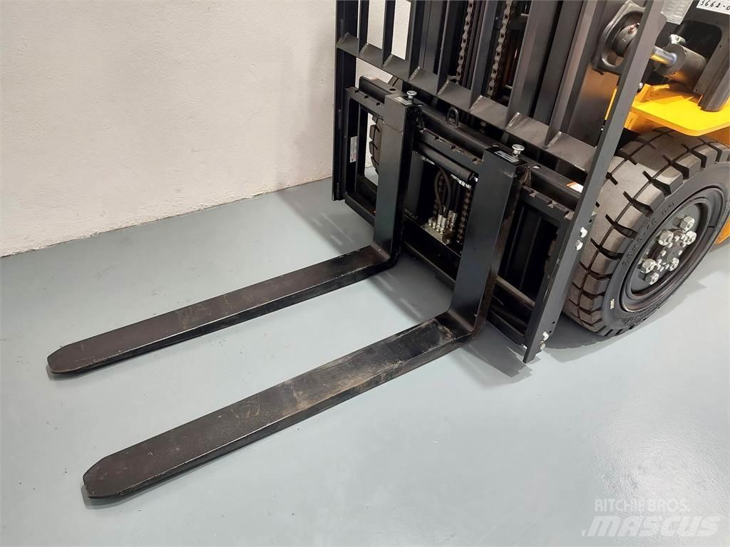  EFL353 Carrelli elevatori elettrici