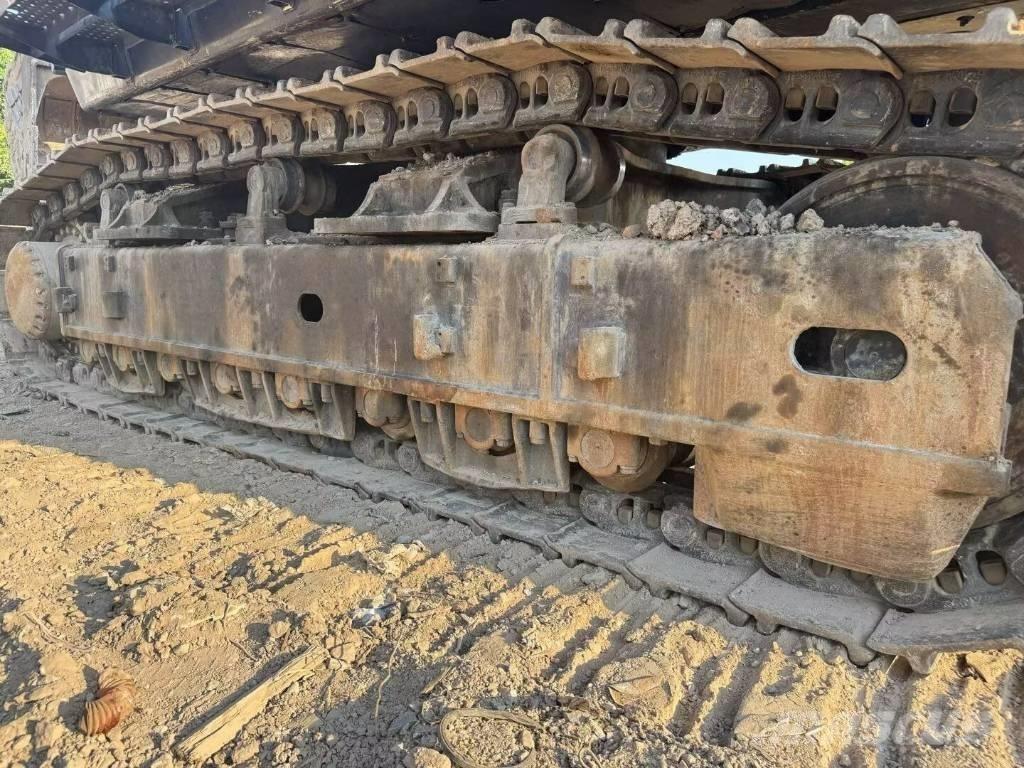 Hitachi ZX690LCH-5A Escavatori cingolati