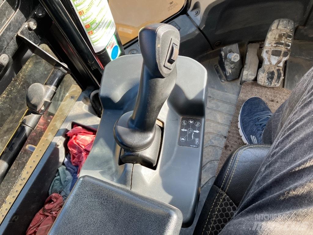 CAT 972 M XE Pale gommate